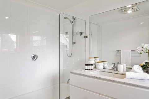 Summery, Spacious 4 Bed Home In Kurraba Point - Tourism Noosa 8