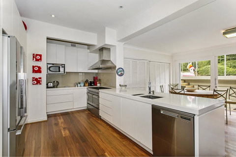 Summery, Spacious 4 Bed Home In Kurraba Point - Tourism Noosa 1