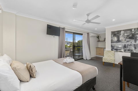 Coastal Bay Motel - Tourism Noosa 2
