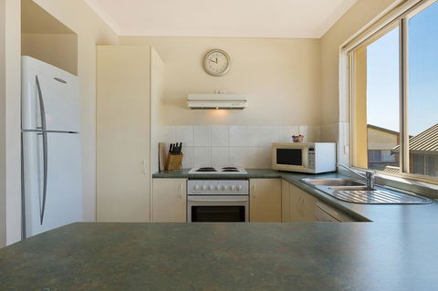 Baywatch Apartments Merimbula - Tourism Noosa 18