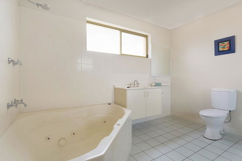 Baywatch Apartments Merimbula - Tourism Noosa 15