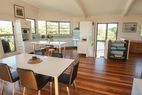 Valla's Beach House - Tourism Noosa 10