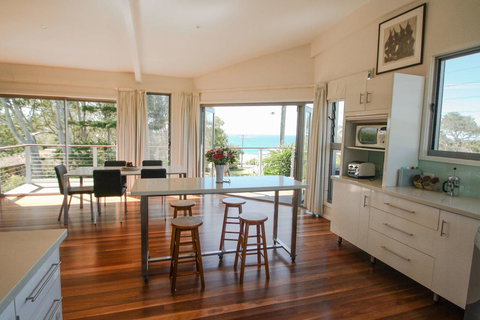 Valla's Beach House - Tourism Noosa 11