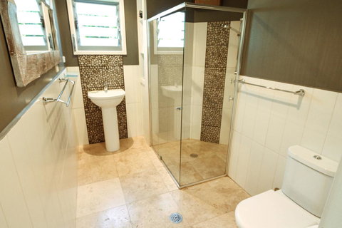 Valla's Beach House - Tourism Noosa 13