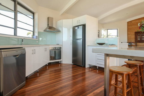 Valla's Beach House - Tourism Noosa 12