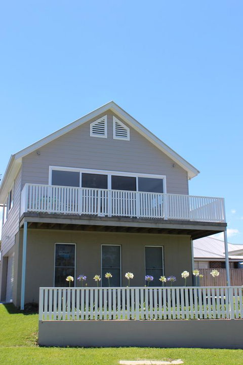 Red Waratah - Tourism Noosa 0