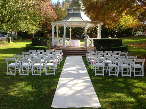 Red Waratah - Tourism Noosa 18