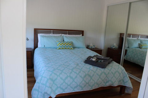 Red Waratah - Tourism Noosa 6