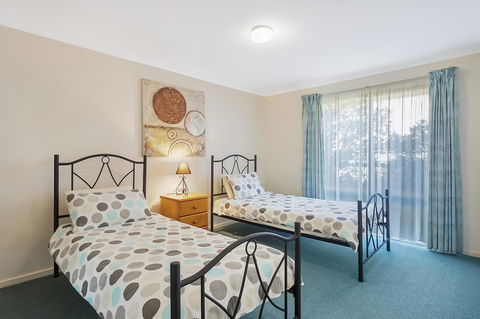 Black Dolphin Resort Motel & Apartments - Tourism Noosa 2