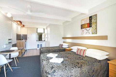 Black Dolphin Resort Motel & Apartments - Tourism Noosa 21