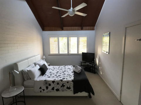 Treetops Everglades Villa - Tourism Noosa 3