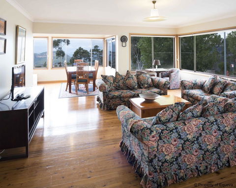 Villa Blue - Tourism Noosa 0