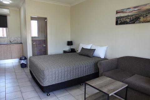 Tumut Apartments - Tourism Noosa 9