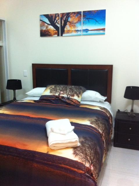 Nomikis\'On The Avenue - Tourism Noosa 13
