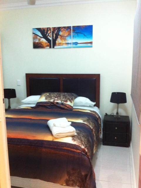 Nomikis\'On The Avenue - Tourism Noosa 21