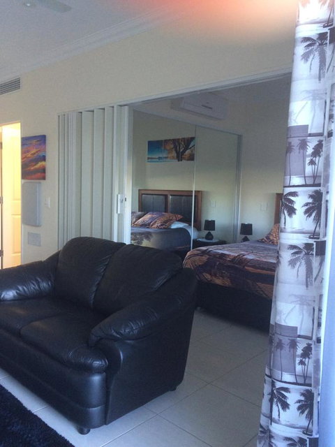 Nomikis\'On The Avenue - Tourism Noosa 14