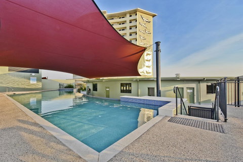 Nomikis\'On The Avenue - Tourism Noosa 17
