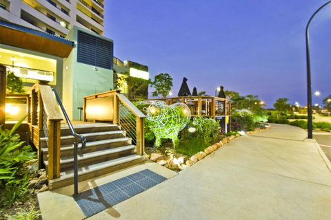 Nomikis\'On The Avenue - Tourism Noosa 2