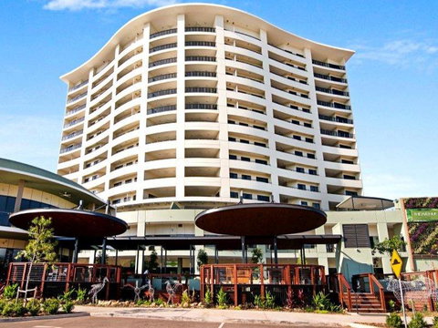 Nomikis\'On The Avenue - Tourism Noosa 16