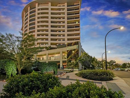 Nomikis\'On The Avenue - Tourism Noosa 1