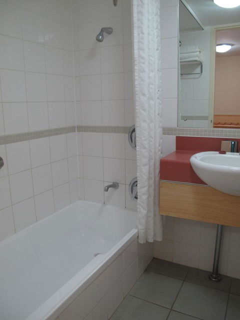 Crowne Plaza Alice Springs Lasseters, An IHG Hotel - Tourism Noosa 6