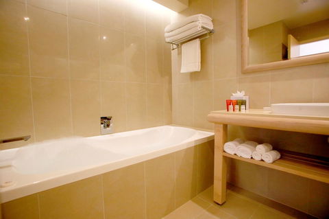Crowne Plaza Alice Springs Lasseters, An IHG Hotel - Tourism Noosa 30