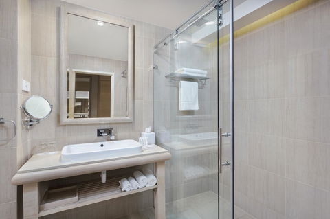 Crowne Plaza Alice Springs Lasseters, An IHG Hotel - Tourism Noosa 3