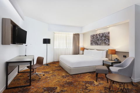 Crowne Plaza Alice Springs Lasseters, An IHG Hotel - Tourism Noosa 2