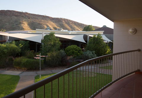 Crowne Plaza Alice Springs Lasseters, An IHG Hotel - Tourism Noosa 18