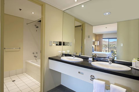 DoubleTree By Hilton Alice Springs - Tourism Noosa 36