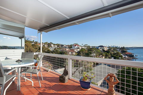 Art Deco Apartment With Breathtaking Water Views - Tourism Noosa 12