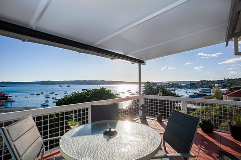 Art Deco Apartment With Breathtaking Water Views - Tourism Noosa 3