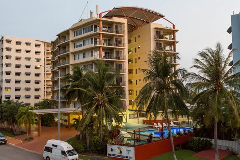 Cullen Bay Resorts - Tourism Noosa 0