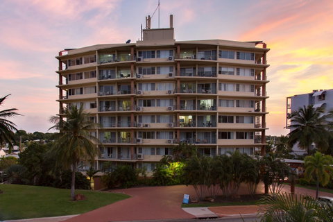 Cullen Bay Resorts - Tourism Noosa 12