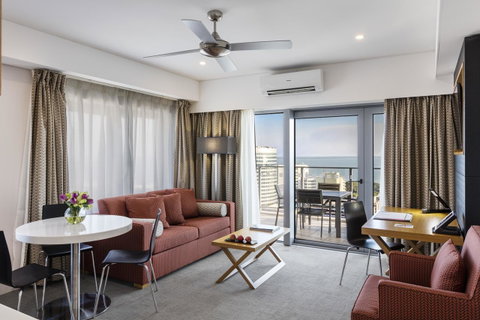 Oaks Darwin Elan Hotel - Tourism Noosa 16