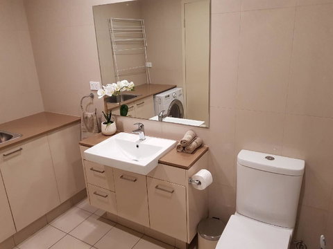 Darwin-Ocean Views, Tropical Getaway, Pool & Aircon - Tourism Noosa 14