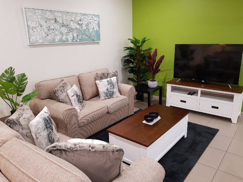 Darwin-Ocean Views, Tropical Getaway, Pool & Aircon - Tourism Noosa 3