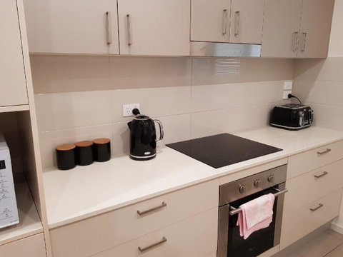 Darwin-Ocean Views, Tropical Getaway, Pool & Aircon - Tourism Noosa 9