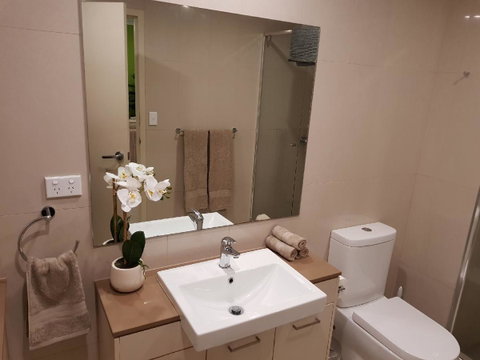 Darwin-Ocean Views, Tropical Getaway, Pool & Aircon - Tourism Noosa 13