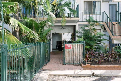 CitySide Apartment - 2 Bedroom With Private Courtyard - Tourism Noosa 5