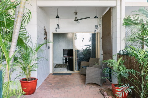 CitySide Apartment - 2 Bedroom With Private Courtyard - Tourism Noosa 7
