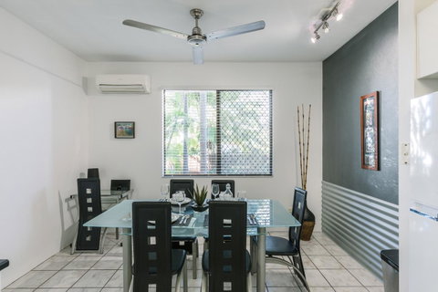 CitySide Apartment - 2 Bedroom With Private Courtyard - Tourism Noosa 9