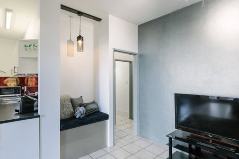 CitySide Apartment - 2 Bedroom With Private Courtyard - Tourism Noosa 8