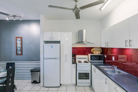 CitySide Apartment - 2 Bedroom With Private Courtyard - Tourism Noosa 3
