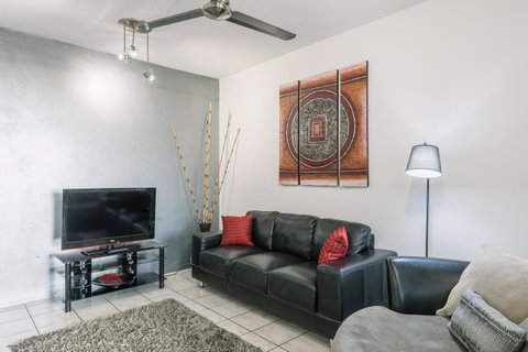 CitySide Apartment - 2 Bedroom With Private Courtyard - Tourism Noosa 1