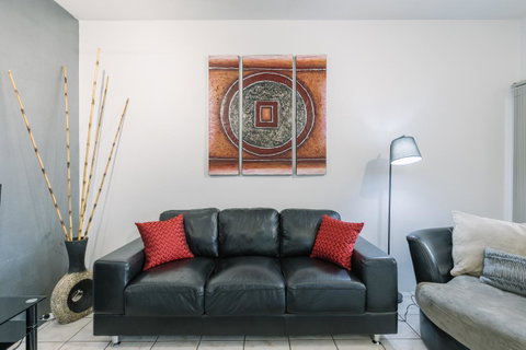 CitySide Apartment - 2 Bedroom With Private Courtyard - Tourism Noosa 4
