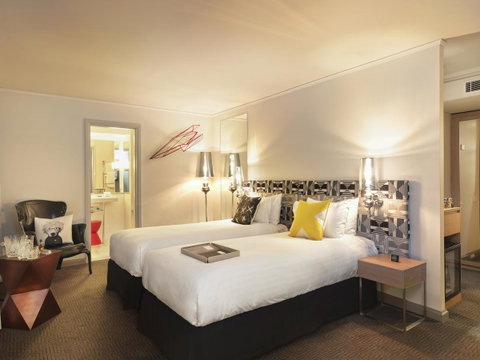 QT Canberra - Tourism Noosa 23