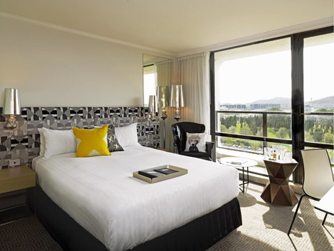 QT Canberra - Tourism Noosa 0
