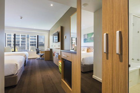 Crowne Plaza Canberra, An IHG Hotel - Tourism Noosa 23