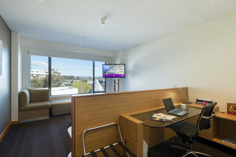 Crowne Plaza Canberra, An IHG Hotel - Tourism Noosa 15